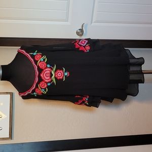 Vintage Collection rose embroidered cold shoulder blouse M